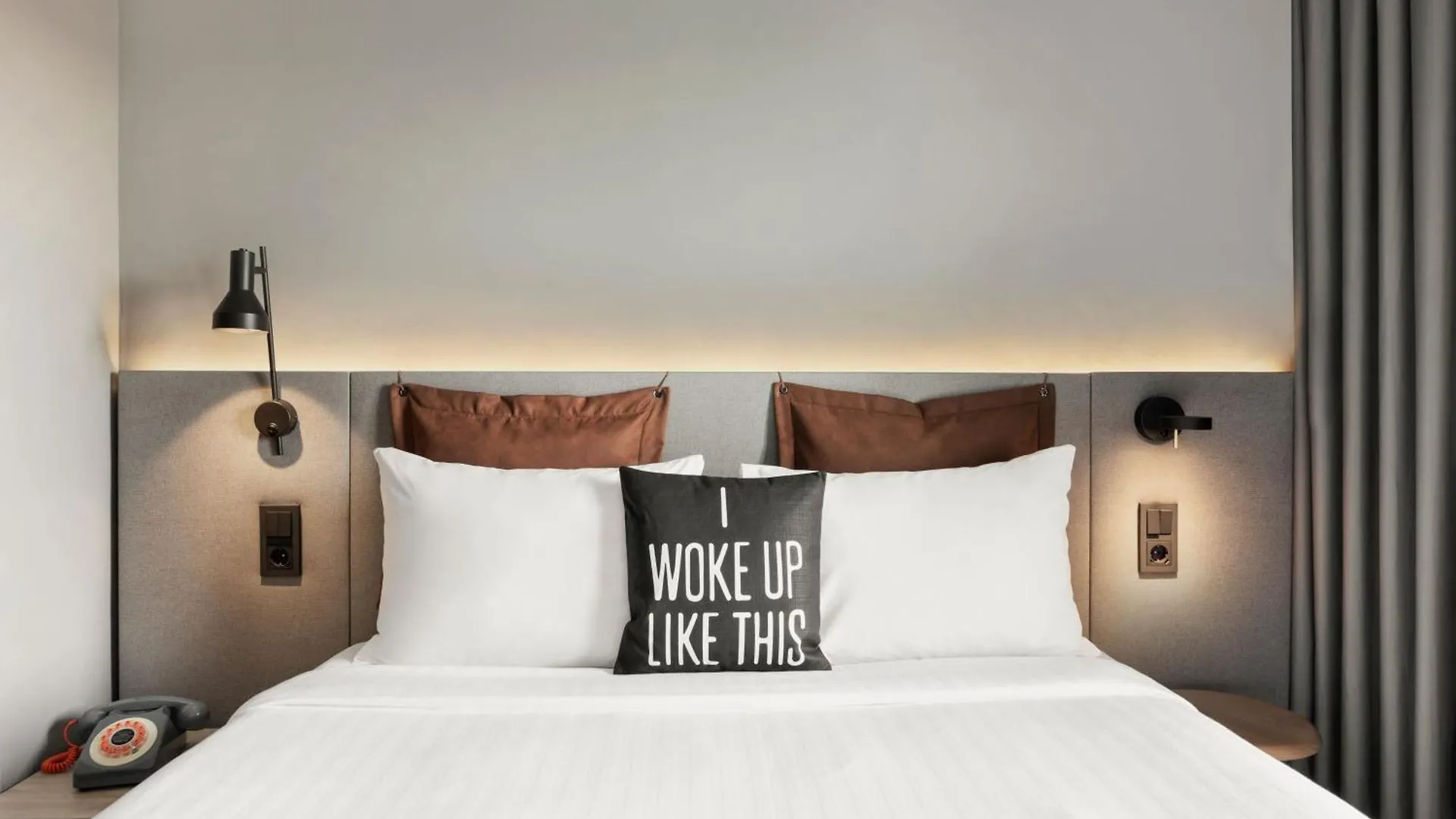 Moxy Barcelona Hotel 4*,