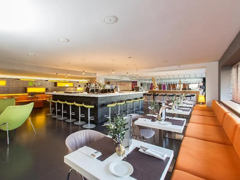 Moxy Barcelona Otel