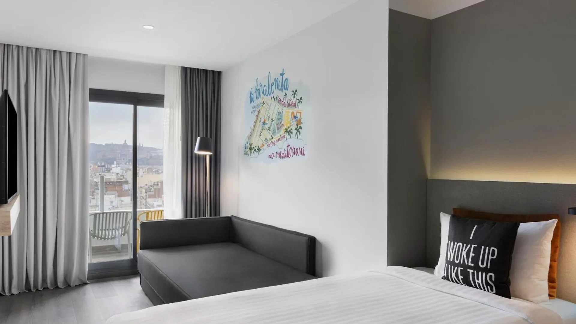 Moxy Barcelona Hotel 4*,