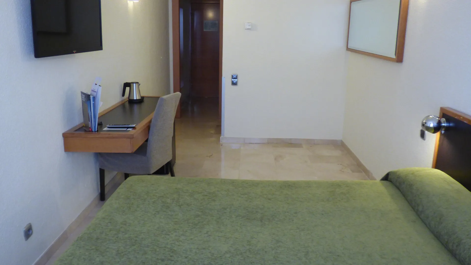 Moxy Barcelona Hotell 4*,