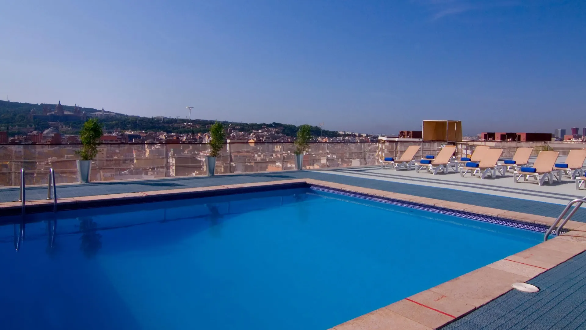 Moxy Barcelona Hotell