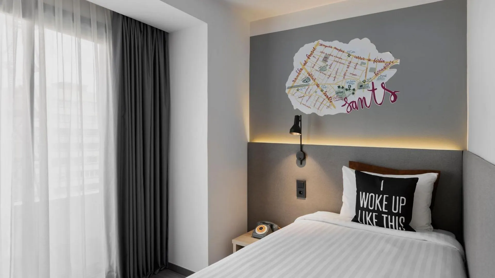 Moxy Barcelona Hotel 4*,