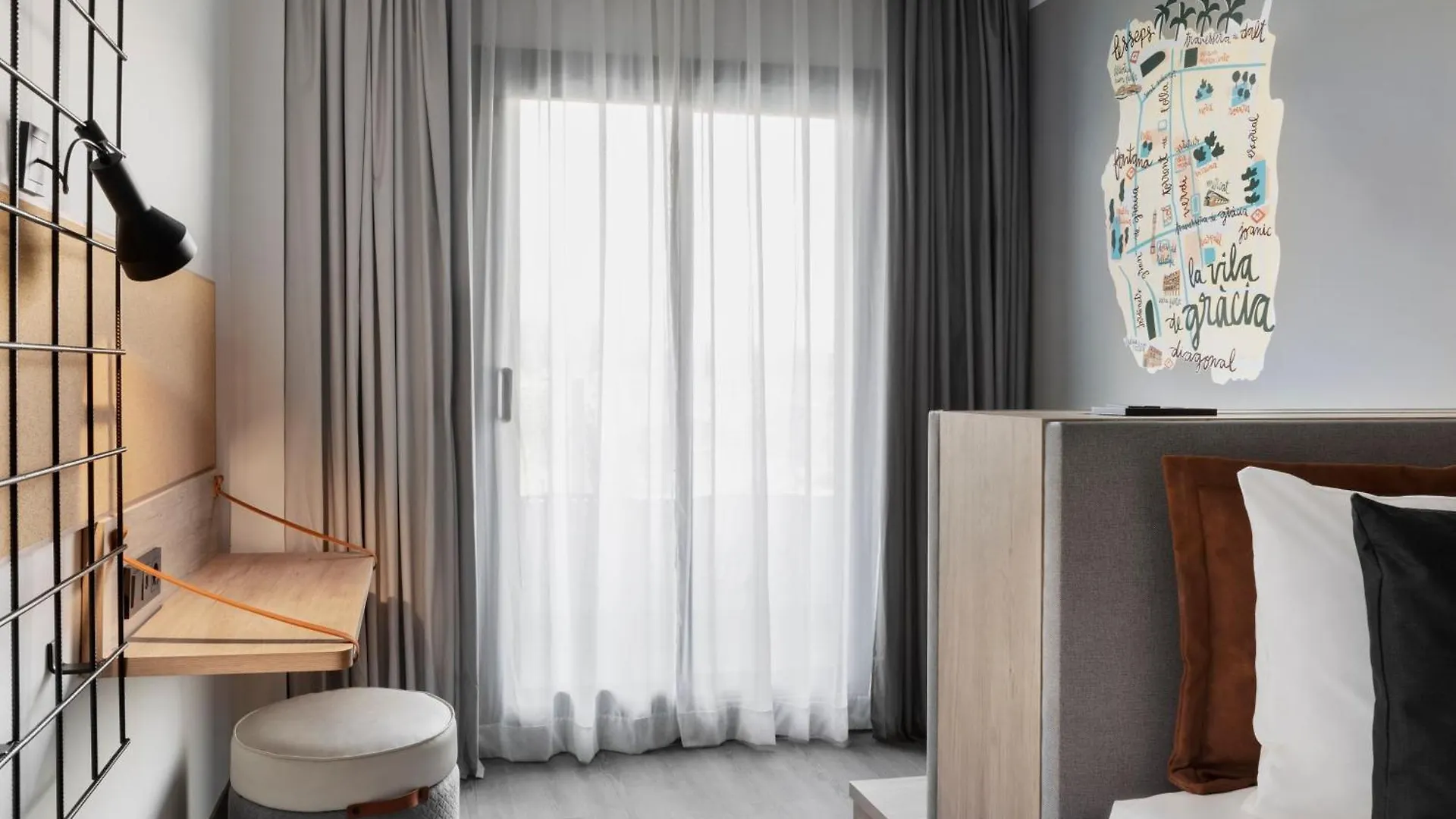 Moxy Barcelona Hotel 4*,
