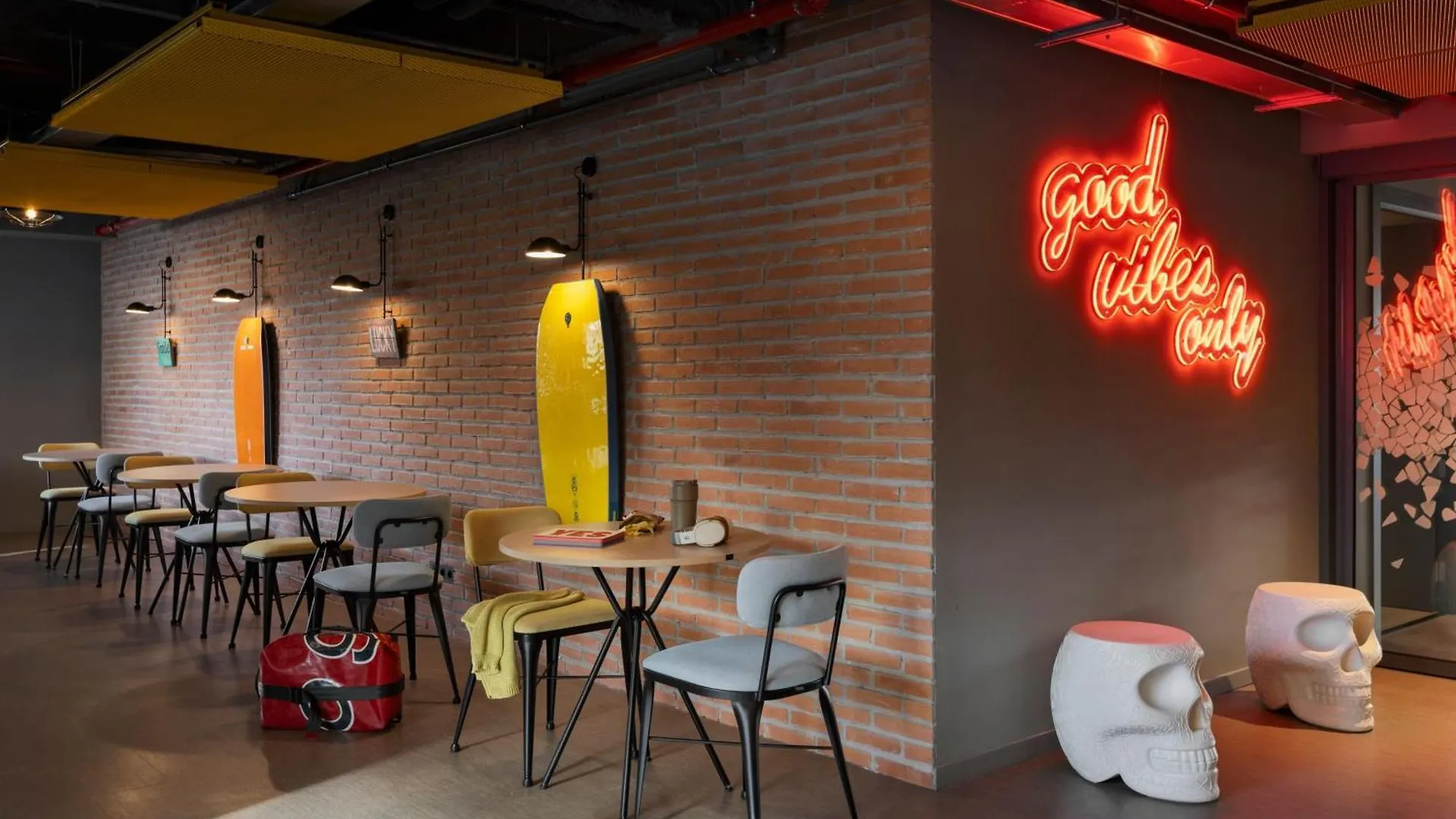 Moxy Barcelona Hotell