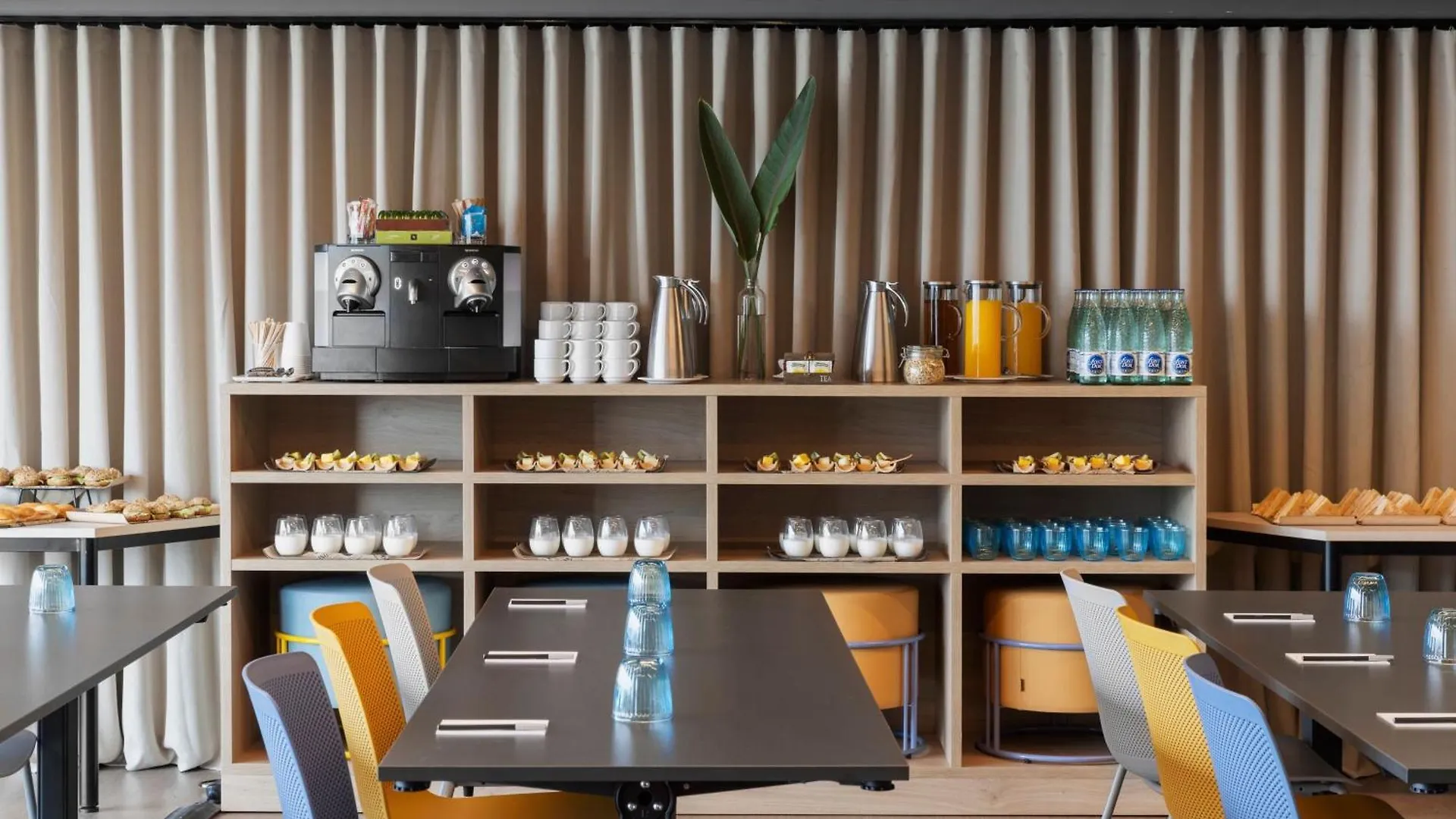 ****  Moxy Barcelona Hotell Spanien