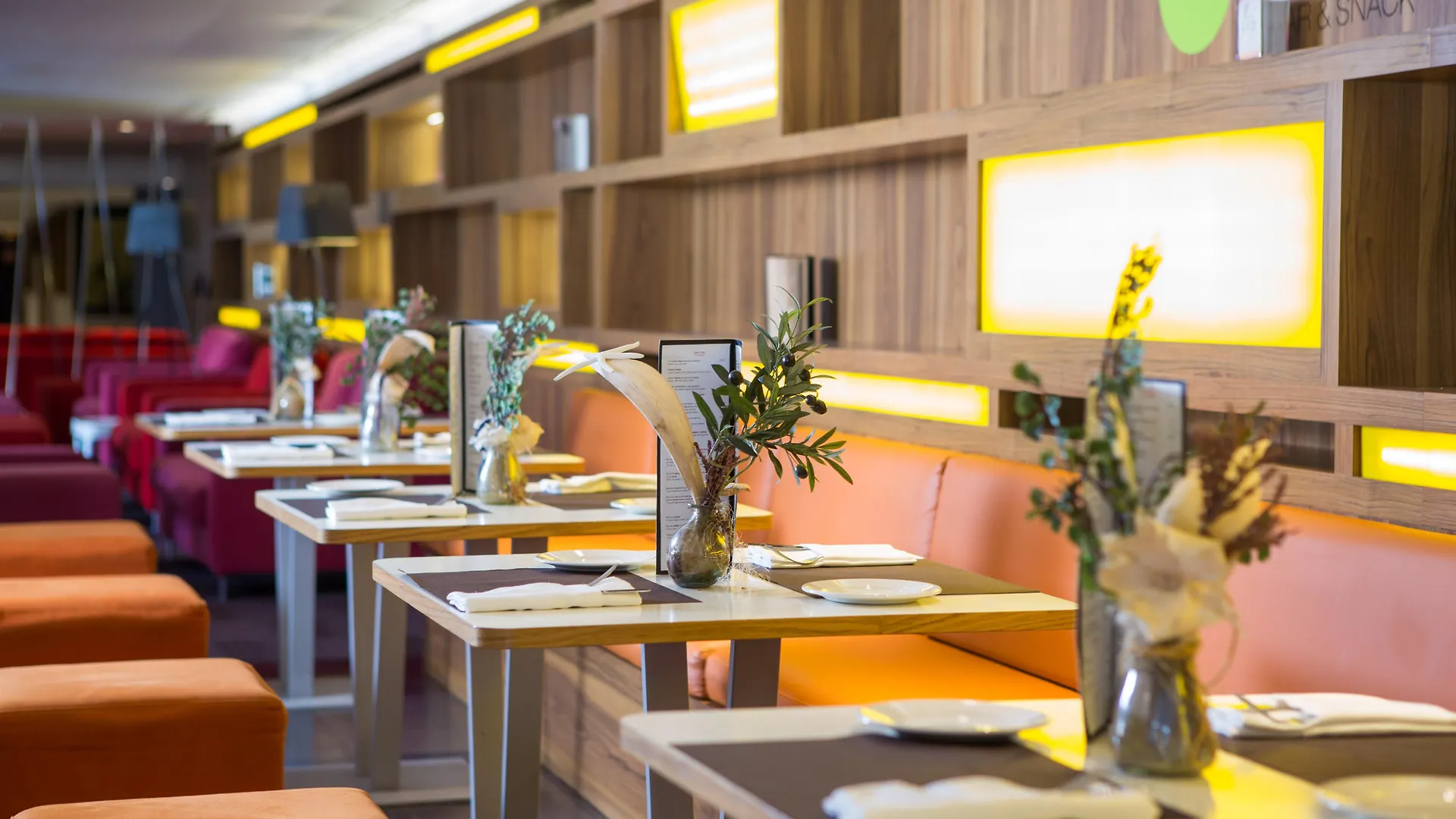 Moxy Barcelona Hotell