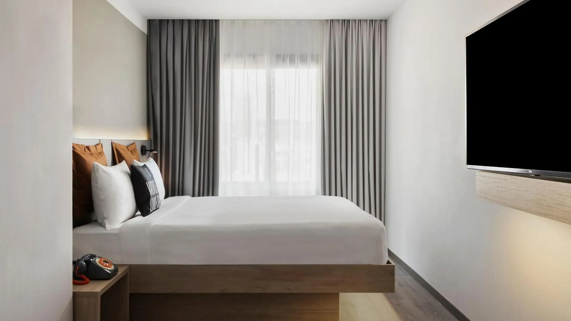 Moxy Barcelona Hotell