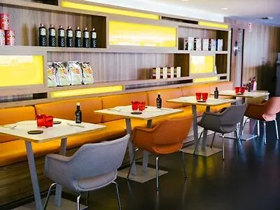 Moxy Barcelona Hotell